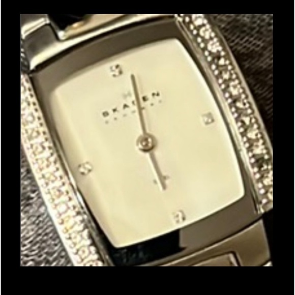 Accessories - Skagen silver watch with saworkian gemstones. New
